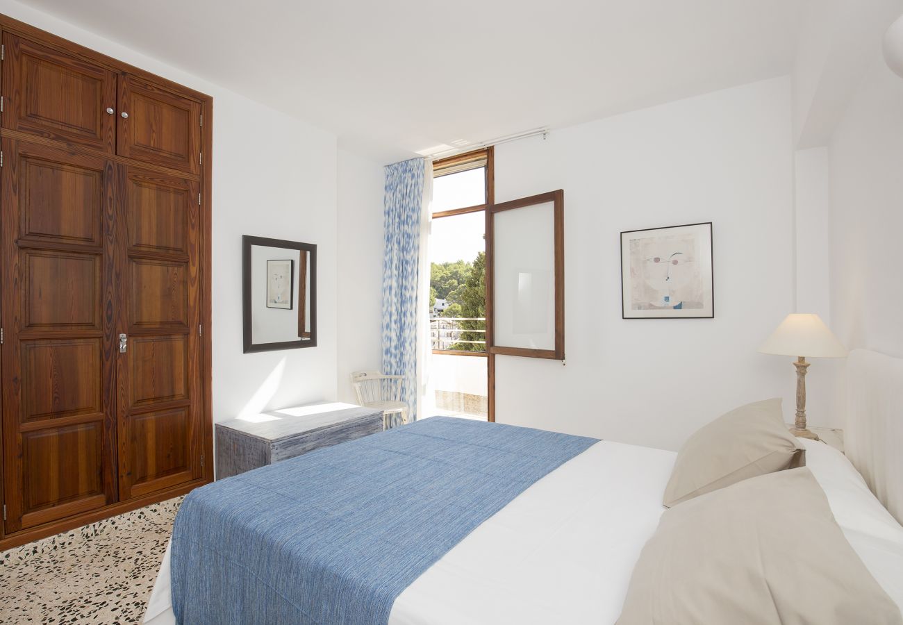 Ferienwohnung in Cala Sant Vicenç - Apartment am Strand