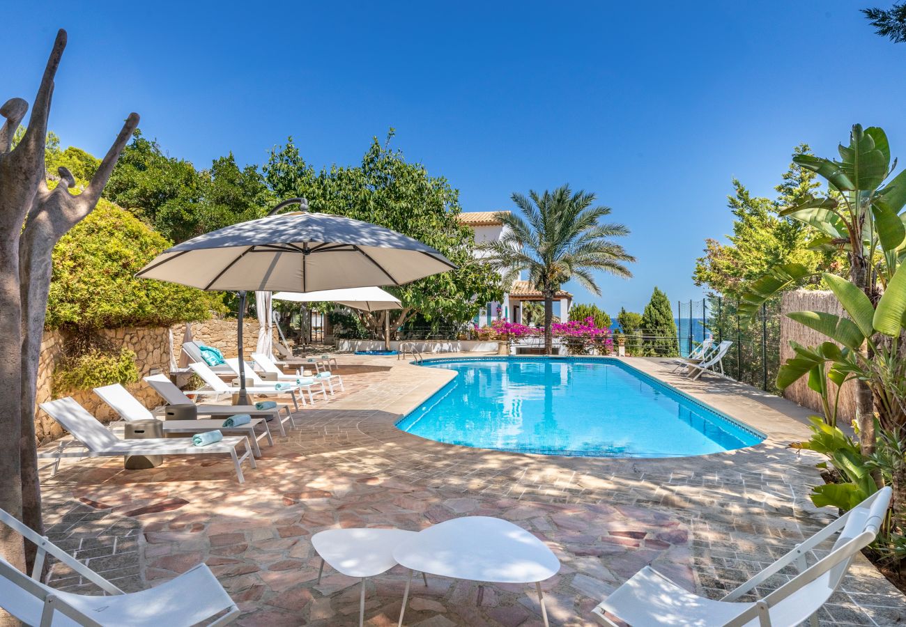 Finca in Cala Sant Vicenç - Mallorca Strandvilla mit Pool